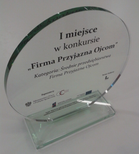 Statuetka_Firma_Przyjazna_Ojcom